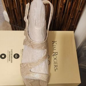 Gold/tan 1in heel Sandal